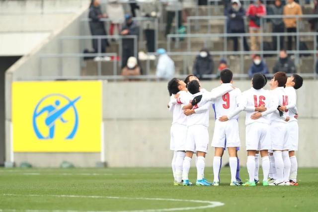 罗德里戈绯闻女友晒沙滩健美照 川字腹肌配小麦色