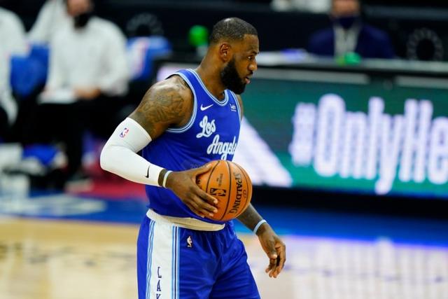 罗德里戈绯闻女友晒沙滩健美照 川字腹肌配小麦色